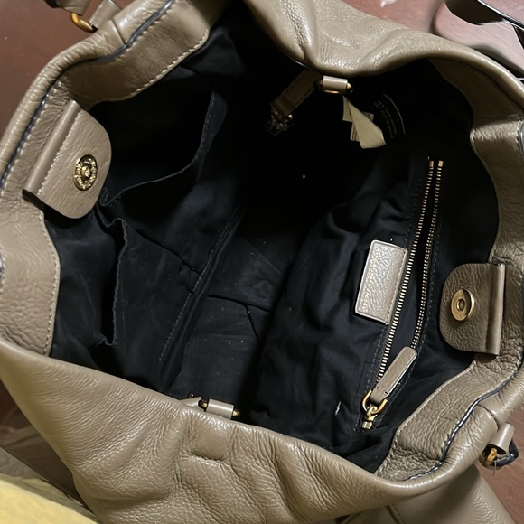 Taupe Marc by Marc Jacobs bag and Wallet - Picture 3 of 7